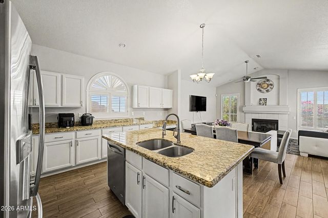725 W BEVERLY Lane, Phoenix, AZ 85023