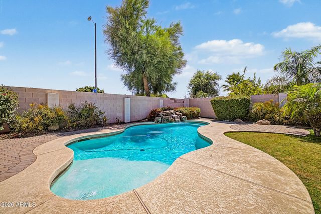 725 W BEVERLY Lane, Phoenix, AZ 85023