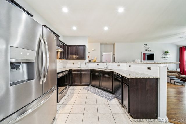 8725 E 126th Place S, Bixby, OK 74008