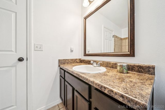 8725 E 126th Place S, Bixby, OK 74008