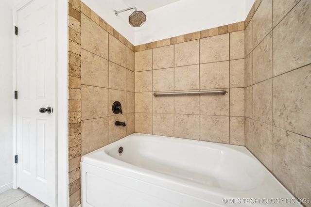 8725 E 126th Place S, Bixby, OK 74008