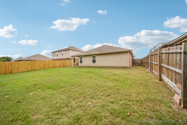 8725 E 126th Place S, Bixby, OK 74008
