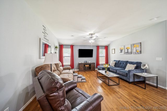 8725 E 126th Place S, Bixby, OK 74008