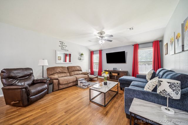 8725 E 126th Place S, Bixby, OK 74008