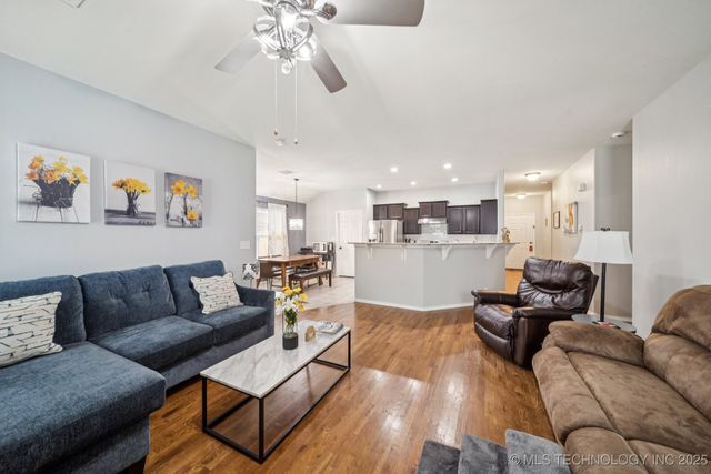 8725 E 126th Place S, Bixby, OK 74008