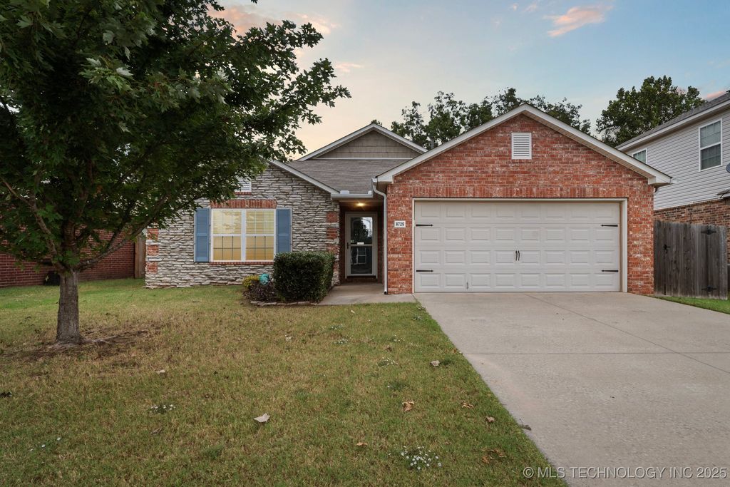 8725 E 126th Place S, Bixby, OK 74008