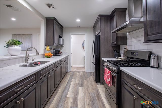 3505 Oaklawn Street, Victoria, TX 77901