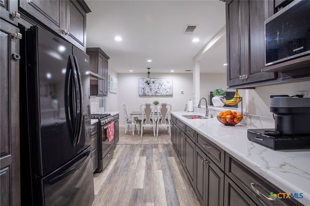 3505 Oaklawn Street, Victoria, TX 77901