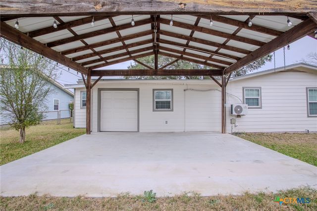 3505 Oaklawn Street, Victoria, TX 77901