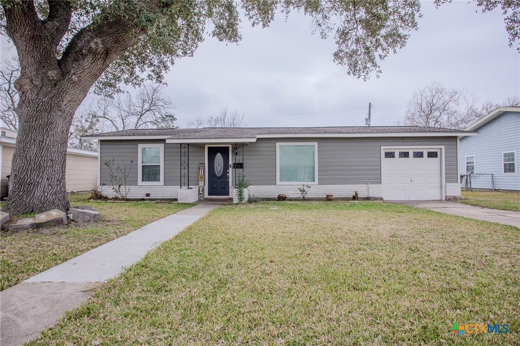 3505 Oaklawn Street, Victoria, TX 77901