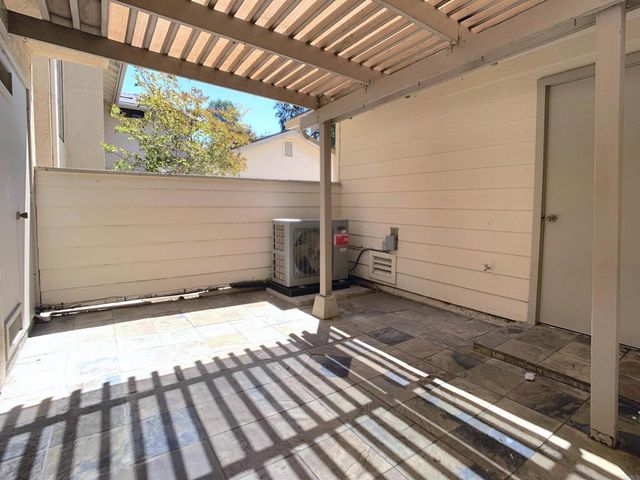 10473 Crosscreek Terrace, San Diego, CA 92131
