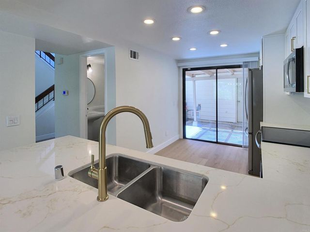 10473 Crosscreek Terrace, San Diego, CA 92131