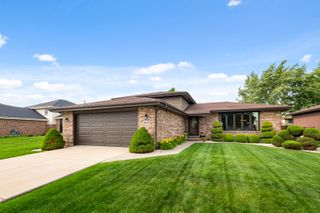 8648 Carriage Lane, Tinley Park, IL 60487