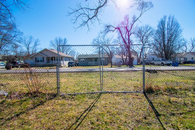 3021 W Olive Street, Springfield, MO 65802