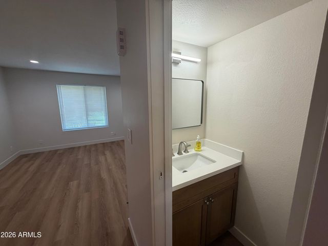 601 E PALO VERDE Drive 27, Phoenix, AZ 85012