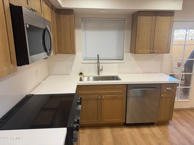 601 E PALO VERDE Drive 27, Phoenix, AZ 85012