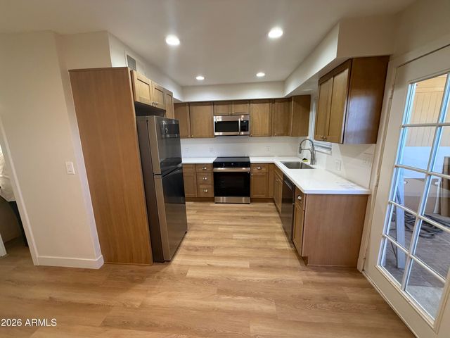 601 E PALO VERDE Drive 27, Phoenix, AZ 85012