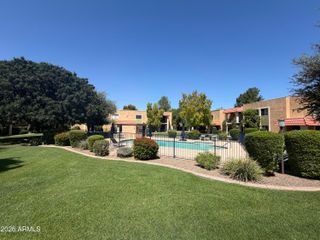 601 E PALO VERDE Drive 27, Phoenix, AZ 85012