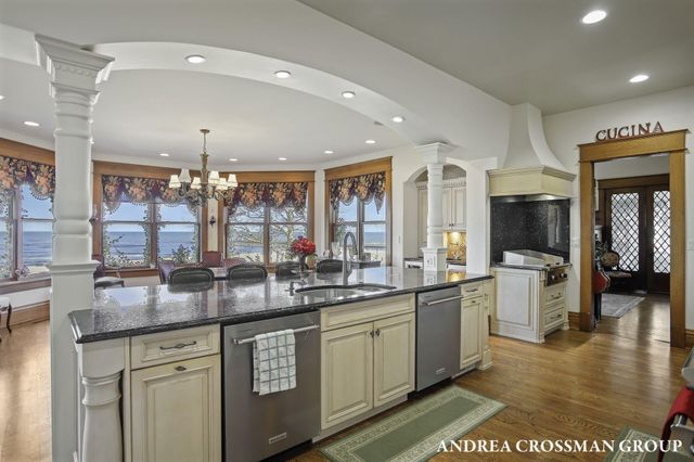 456 Monroe Boulevard, South Haven City, MI 49090