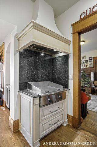 456 Monroe Boulevard, South Haven City, MI 49090