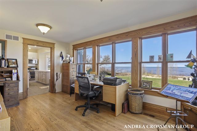 456 Monroe Boulevard, South Haven City, MI 49090
