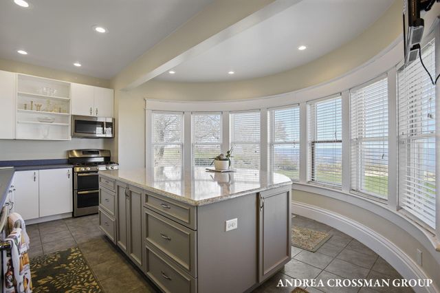 456 Monroe Boulevard, South Haven City, MI 49090