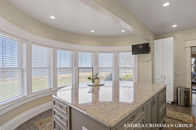 456 Monroe Boulevard, South Haven City, MI 49090