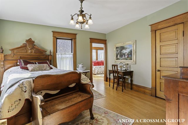 456 Monroe Boulevard, South Haven City, MI 49090