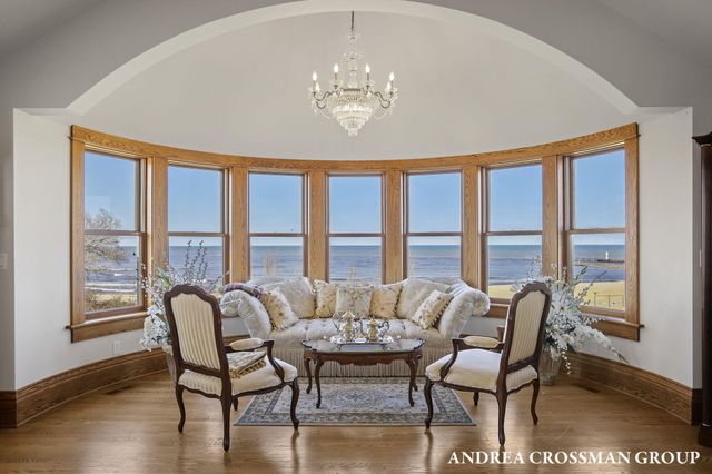 456 Monroe Boulevard, South Haven City, MI 49090