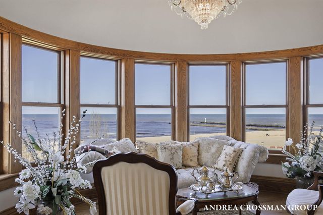 456 Monroe Boulevard, South Haven City, MI 49090