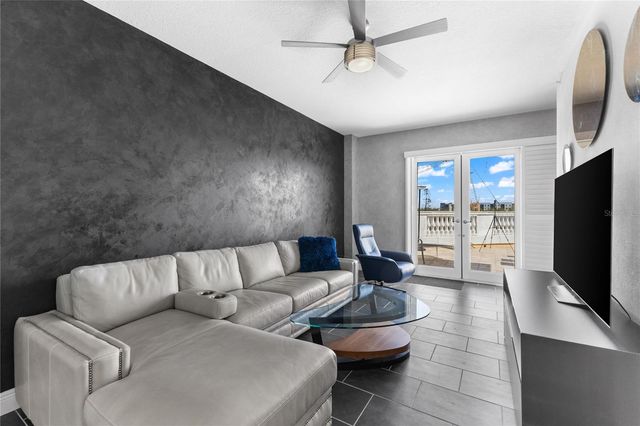 800 N TAMIAMI TRAIL 321A, Sarasota, FL 34236