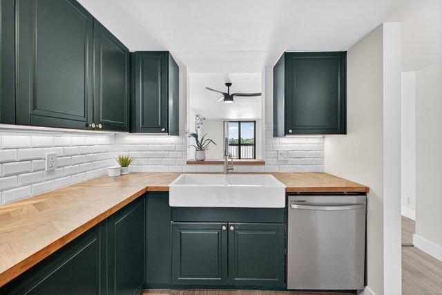 2707 NE 14th St Causeway 401, Pompano Beach, FL 33062