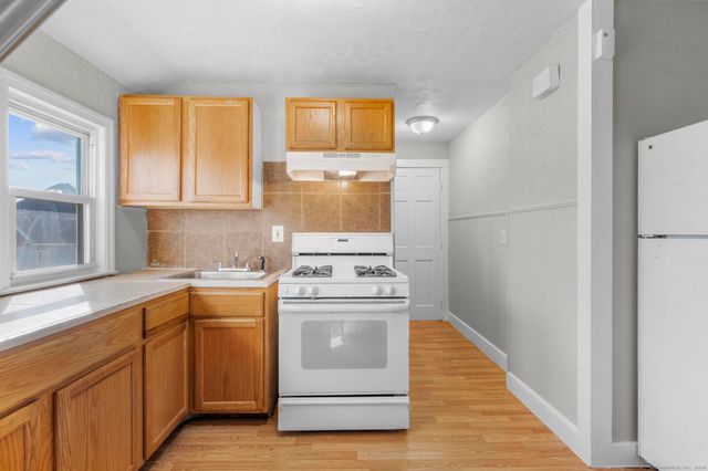 7-9 Hazel Street 3rd flr, Hartford, CT 06106