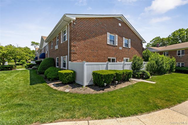 460 Old Town Road 3H, Port Jefferson, NY 11776