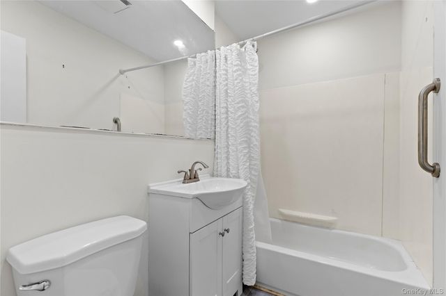 460 Old Town Road 3H, Port Jefferson, NY 11776