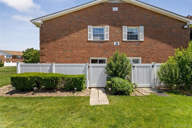 460 Old Town Road 3H, Port Jefferson, NY 11776
