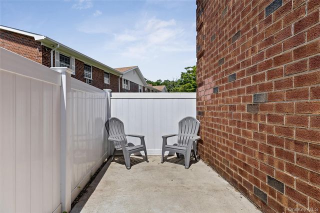 460 Old Town Road 3H, Port Jefferson, NY 11776