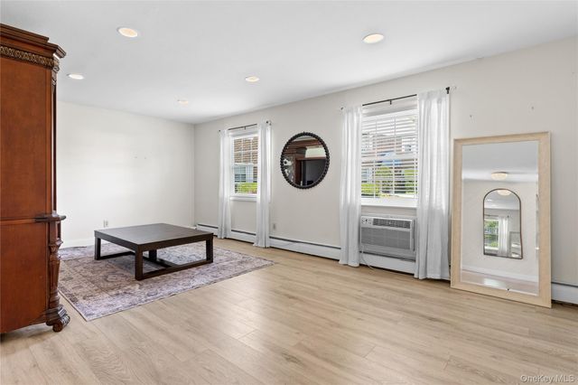 460 Old Town Road 3H, Port Jefferson, NY 11776
