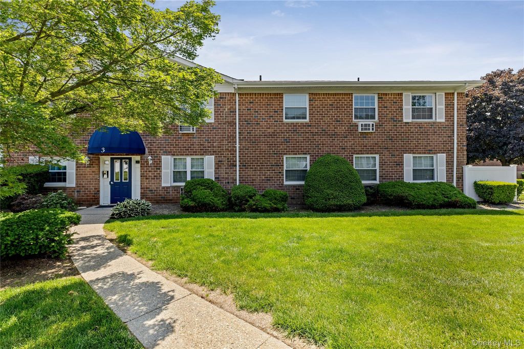 460 Old Town Road 3H, Port Jefferson, NY 11776