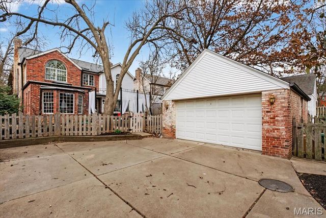 7632 Walinca Terrace, Clayton, MO 63105