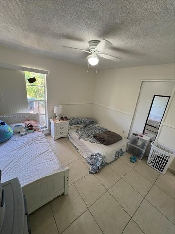 1950 W 56th St 2309D, Hialeah, FL 33012