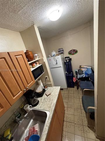1950 W 56th St 2309D, Hialeah, FL 33012
