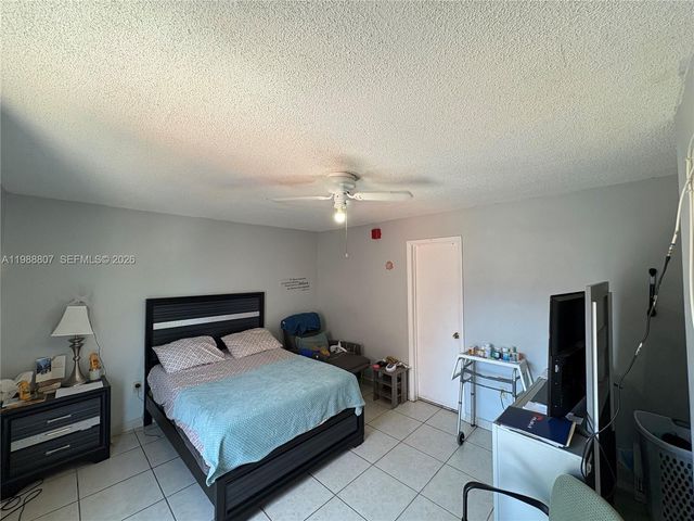 1950 W 56th St 2309D, Hialeah, FL 33012