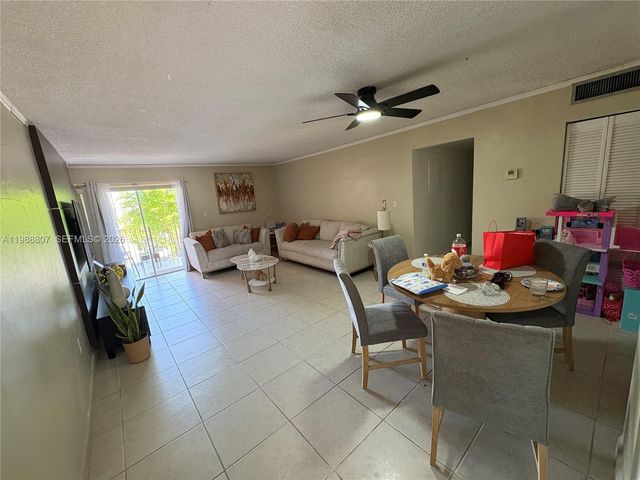 1950 W 56th St 2309D, Hialeah, FL 33012