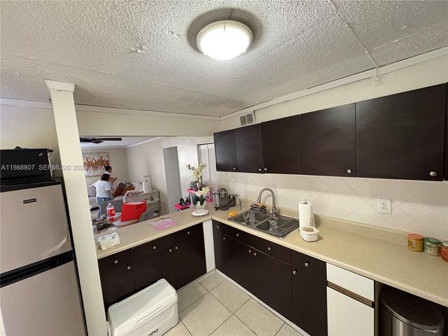 1950 W 56th St 2309D, Hialeah, FL 33012