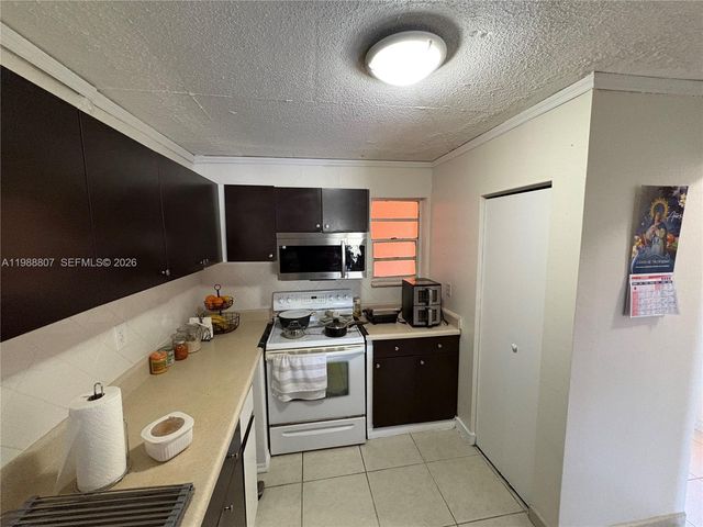 1950 W 56th St 2309D, Hialeah, FL 33012