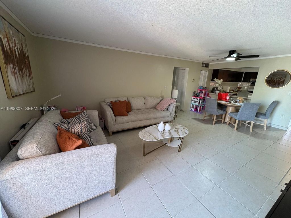 1950 W 56th St 2309D, Hialeah, FL 33012
