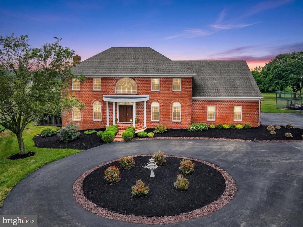 Image 2 of property listing at 5630 N SALEM CHURCH RD, Dover, PA 17315