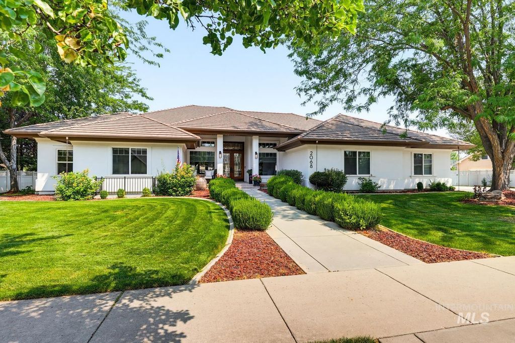 2068 E Handel Ct, Meridian, ID 83646 photo 1