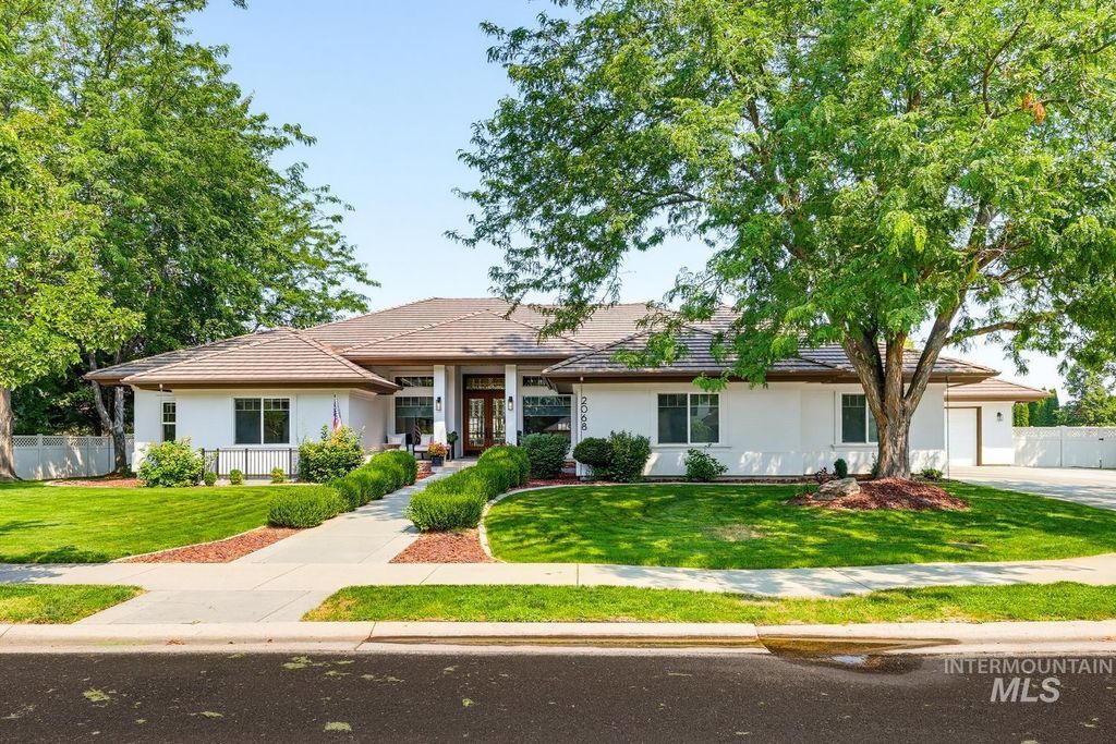 2068 E Handel Ct, Meridian, ID 83646 photo 3
